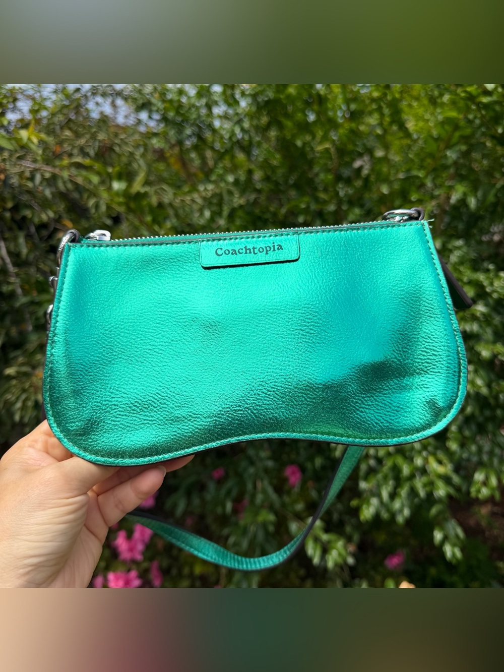 EUC Coach Small Wavy Shoulder Bag In Metallic Coachtopia Leather CU873
